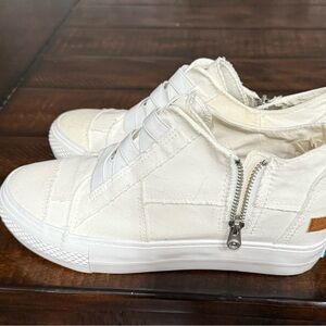 Women's White Sneakers with zipper - Never worn 9.5